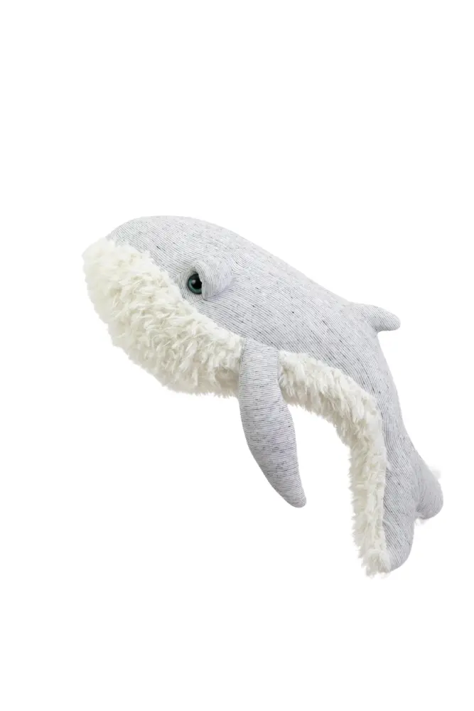 big stuffed baleine